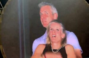 Mulher flagrada na câmera do beijo do Coldplay com seu chefe FINALMENTE quebra o silêncio: ‘Foi um erro clichê depois de alguns coquetéis de tequila’ Kristin Cabot e o ex-CEO da Astronomer Andy Byron foram pegos em um abraço íntimo durante o show do Coldplay em Boston em 16 de julho.