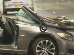 Mulher luta pela vida após acidente envolvendo ute roubado em perseguição policial Três mulheres ficaram feridas, uma delas gravemente após o acidente em Liverpool, no sudoeste de Sydney.