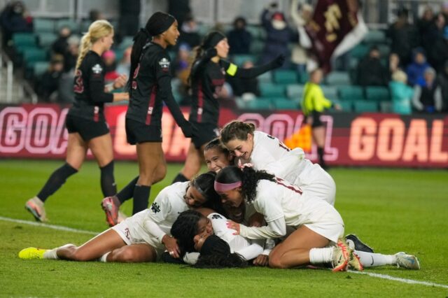 Mulheres de Stanford foram eliminadas na derrota final da College Mulheres de Stanford foram eliminadas na derrota final da College Cup para o estado da Flórida