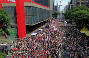 Mulheres protestam contra a violência de gênero em todo o Brasil após casos chocantes Yahoo news home