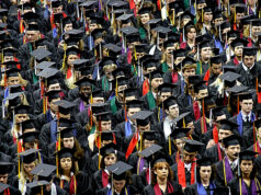 Mutuários de empréstimos estudantis em dificuldades se ferram antes do Natal Desenho animado de Mike Luckovich