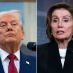 Nancy Pelosi falando em entrevista coletiva, com a mão direita levantada e o dedo indicador apontando para cima.