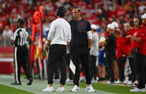 Não espere que o 49ers Robert Saleh aproveite a primeira oportunidade de treinador principal Luke Gifford (57), do San Francisco 49ers, treina nas instalações de treino do San Francisco 49ers em Santa Clara, Califórnia, na quarta-feira, 11 de junho de 2025. (Dai Sugano/Bay Area News Group)