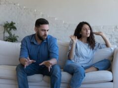 ‘Não estou vendendo nenhuma das minhas coisas’, insiste o marido enquanto a família sobrevive com US $ 36 mil – a esposa descobre US $ 209 mil em cartões de crédito e teme o colapso financeiro 'Não estou vendendo nenhuma das minhas coisas', insiste o marido enquanto a família sobrevive com US $ 36 mil - a esposa descobre US $ 209 mil em cartões de crédito e teme o colapso financeiro