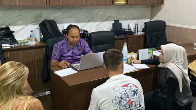 Não fazendo filmes pornográficos, Bonnie Blue, presa pela polícia de Não fazendo filmes pornográficos, Bonnie Blue, presa pela polícia de Bali, libertada