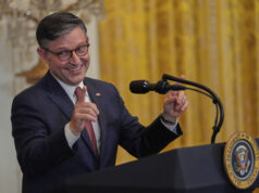 Não nos ameace com diversão, Mike Johnson O candidato republicano Matt Van Epps fala aos apoiadores em uma festa após anunciar a vitória em uma eleição especial para o sétimo distrito congressional dos EUA, terça-feira, 2 de dezembro de 2025, em Nashville, Tennessee.