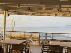 Navio de cruzeiro australiano em apuros é detido após encalhar em PNG Aventureiro Coral