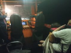 Navio turístico afunda em Labuan Bajo após ser atingido por ondas altas, 4 estrangeiros desaparecidos Navio turístico afunda em Labuan Bajo após ser atingido por ondas altas, 4 estrangeiros desaparecidos