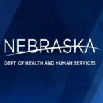 O logotipo do Departamento de Saúde e Serviços Humanos de Nebraska (DHHS). Nebraska arrecada US$ 200 mil em pensão alimentícia proveniente de ganhos em jogos de azar