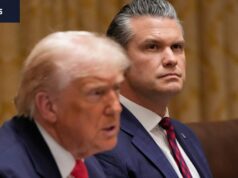 ‘Névoa de guerra’ pode desculpar um almirante, mas não deixará Hegseth fora de perigo O cartão com o nome de Hegseth para a reunião de gabinete foi escrito incorretamente.