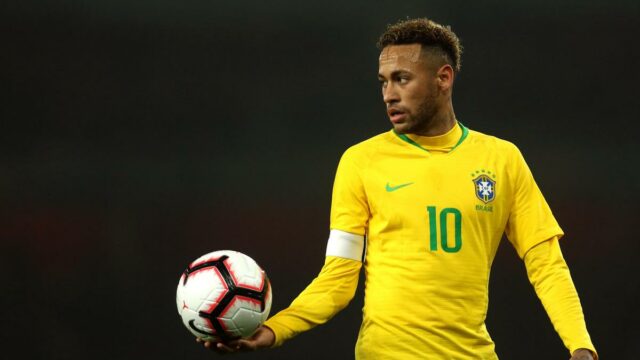 Neymar passa por cirurgia e espera estar na seleção brasileira para a Copa do Mundo de 2026
