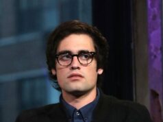 Nick Reiner acusado de duas acusações de assassinato por esfaqueamento de seus pais, Rob e Michele Reiner Nick Reiner acusado de duas acusações de assassinato por esfaqueamento de seus pais, Rob e Michele Reiner