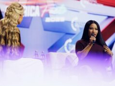 Nicki Minaj chama JD Vance de ‘assassino’ em momento estranho com Erika Kirk no palco do Turning Point USA | Vídeo Érika Kirk
