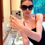 Nicola Peltz 'dá outro golpe' na família Beckham em meio a uma rivalidade depois que o marido Brooklyn faltou ao casamento da amiga Holly Ramsay