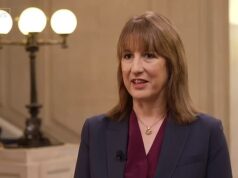 Nigel Farage diz que Rachel Reeves deve enfrentar uma investigação desprezível sobre mentiras orçamentárias: Vigilante da ética é instado a agir enquanto o primeiro-ministro é arrastado para um escândalo A chanceler Rachel Reeves (foto falando no Channel 4 News) está enfrentando a perspectiva de uma investigação desprezível pela segunda vez em um mês devido ao seu polêmico orçamento na semana passada