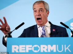 Nigel Farage se irrita com a ‘república das bananas’ da Grã-Bretanha enquanto o Partido Trabalhista se prepara para adiar as eleições para o conselho local NOVAMENTE até 2027 Nigel Farage afirmou que a Grã-Bretanha está se transformando em uma 'república das bananas' após relatos de que o Partido Trabalhista está pronto para adiar novamente as eleições para o conselho local para milhões de eleitores.