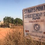 Nigéria garante libertação de 100 crianças raptadas de escola católica após semanas em cativeiro