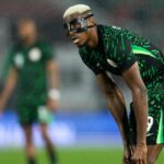 O atacante tunisiano #07 Elias Achouri comemora seu gol durante a partida de futebol do Grupo C da Copa das Nações Africanas (CAN) entre Tunísia e Uganda