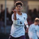 Amir Ibragimov lidera o discurso da equipe do Manchester United Sub-18.