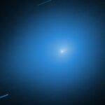 Novas imagens obtidas pelo Telescópio Espacial Hubble e uma missão com destino a Júpiter mostram o cometa interestelar 3I/ATLAS antes de sua passagem próxima pela Terra.