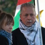 Mohammad Hannoun, presidente da Associação Palestina na Itália, (foto, à direita) foi fotografado com Greta Thunberg (foto, à esquerda) em um comício pró-Palestina em Roma, em novembro