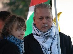 Nove trabalhadores de caridade são presos na Itália ‘por arrecadarem milhões para o Hamas’ Mohammad Hannoun, presidente da Associação Palestina na Itália, (foto, à direita) foi fotografado com Greta Thunberg (foto, à esquerda) em um comício pró-Palestina em Roma, em novembro