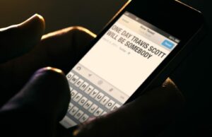 Novo anúncio do Powerbeats Fit estrelado por Travis Scott apresenta uma nova faixa inédita e um tweet antigo Novo anúncio do Powerbeats Fit estrelado por Travis Scott apresenta uma nova faixa inédita e um tweet antigo