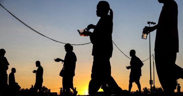 Novos confrontos enquanto Camboja e Tailândia realizam primeiras negociações para acabar com a violência mais recente
