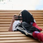 Novos rótulos de alerta de saúde mental em aplicativos de mídia social se aplicam a milhões