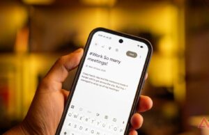 O Android está finalmente corrigindo uma das peculiaridades mais irritantes da captura de tela de rolagem Um smartphone com tela verde repousa sobre pedras.