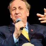 O CEO da AMC Theatres, Adam Aron, teve um pequeno derrame e espera uma “recuperação rápida e total”, afirma a empresa