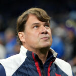 O CEO da Ford, Jim Farley, parece não conseguir superar esse problema de US$ 5 bilhões