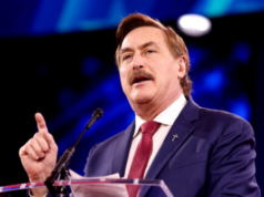 O CEO da MyPillow, Mike Lindell, arquiva a papelada para o potencial governador de Minnesota concorrer para destituir Tim Walz O CEO da MyPillow, Mike Lindell, arquiva a papelada para o potencial governador de Minnesota concorrer para destituir Tim Walz