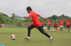 Festival de Futebol Popular em Labuan Bajo é concluído, Evan Dimas espera que surjam sucessores de Marselino e Yabes Roni O Festival de Futebol Popular é lançado oficialmente em Labuan Bajo, Evan Dimas se torna um ímã para jovens jogadores