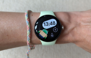 O Google torna mais fácil transformar uma selfie em um mostrador de relógio Wear OS exclusivo e divertido O Google torna mais fácil transformar uma selfie em um mostrador de relógio Wear OS exclusivo e divertido