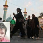 Pessoas caminham no Bazar Tajrish, em Teerã.