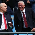 O zagueiro do Manchester United, Jonny Evans, chega a Old Trafford.