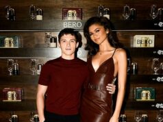 O Natal inglês muito comum de Tom Holland e Zendaya: casal de Hollywood evita restaurantes luxuosos em busca de uma casa de curry discreta, aproveita o dia em família dos Traidores e passeia por Richmond No Natal passado, Zendaya e Tom Holland tiveram muito o que comemorar enquanto estavam nos Estados Unidos com a família dela, quando o ator fez a pergunta ao seu amor de longa data