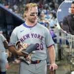 Pete Alonso, do New York Mets, reúne seus pertences no banco de reservas depois que o Mets perdeu para o Miami Marlins em um jogo de beisebol, domingo, 28 de setembro de 2025, em Miami.