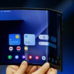 Um smartphone Samsung Electronics Co. Galaxy Z TriFold em exibição durante uma prévia de mídia