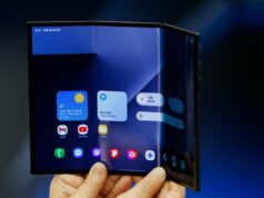 O Samsung Galaxy Z TriFold chegará à América em breve: tudo o que sabemos até agora Um smartphone Samsung Electronics Co. Galaxy Z TriFold em exibição durante uma prévia de mídia