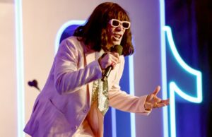 O TikTok Awards foi uma bagunça. Eu estava lá. Rei Ami e Ashby Florence disparam um canhão Labubu no TikTok Awards