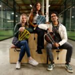 Da esquerda para a direita, os fundadores Katie Lampert, Jessica Talbert e Neil Chainani posam para uma fotografia no Park Padel em South San Francisco, Califórnia, na quarta-feira, 1º de outubro de 2025. (Nhat V. Meyer/Bay Area News Group)