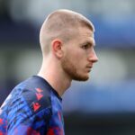 Adam Wharton durante a partida da Premier League entre Crystal Palace e Manchester United no Selhurst Park em 2025 em Londres, Inglaterra.