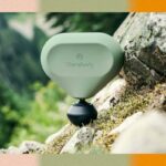 Mini massageador Theragun.