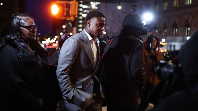 O armador do Miami Heat, Terry Rozier, se declara inocente lightbox-info