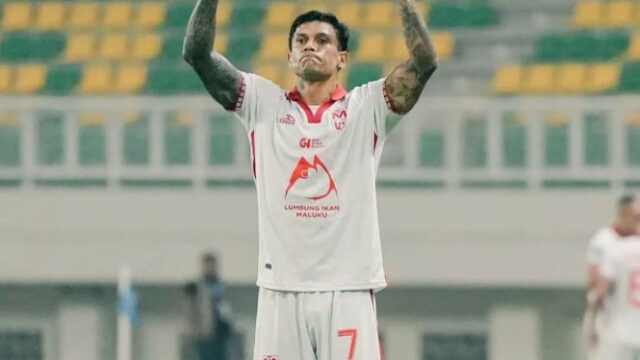 O atacante brasileiro Ciro Alves solicita oficialmente a naturalização para O atacante brasileiro Ciro Alves solicita oficialmente a naturalização para se tornar cidadão indonésio