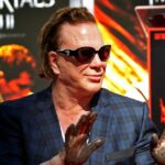 O ator Mickey Rourke enfrenta despejo de casa em Los Angeles por mais de US$ 60 mil em aluguel não pago