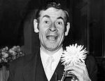 O ator vencedor do BAFTA Stanley Baxter morre aos 99 anos: falece a lendária estrela de TV e pantomima que tinha seu próprio programa na BBC