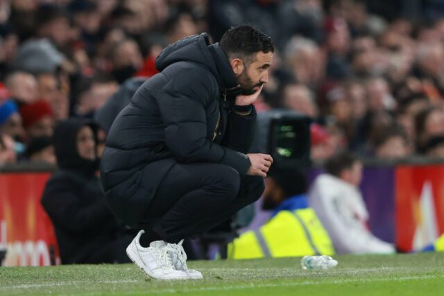 O aviso de Ruben Amorim aos jogadores do Man United Ruben Amorim em Old Trafford durante empate com o Bournemouth